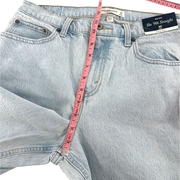 Abercrombie & Fitch Light Blue Curve Love Mid Rise 90s Straight Jeans Size 30 - Picture 9 of 12